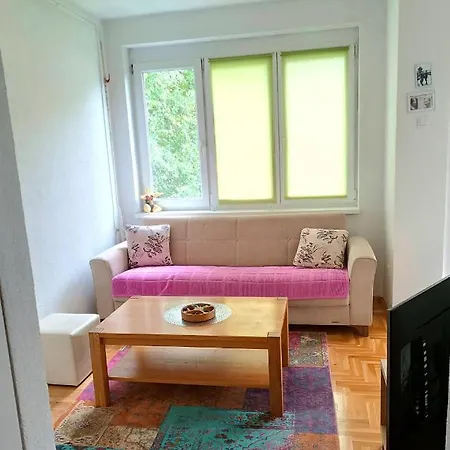Cozy In Apartment *